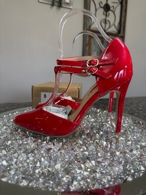 Journee Collection Red Patent T-Strap high heel Pumps NEW 8